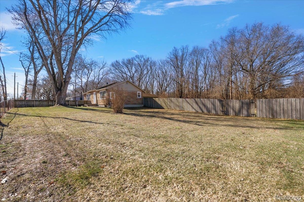 5275 Lake Grove Drive