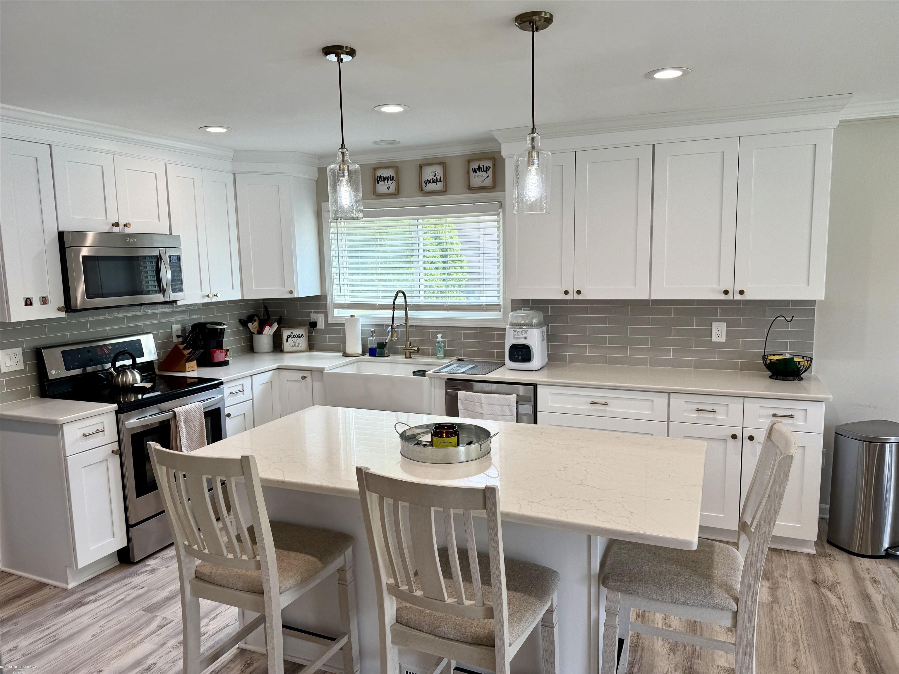 1250 W Elmwood Avenue