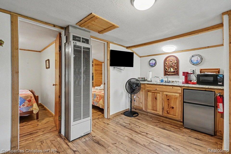 5124 Beechwood Avenue 8