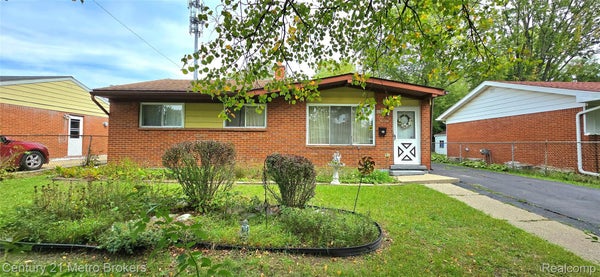 4401 CHEYENNE AVE, FLINT, MI 48507 - Image 9b9b9e217d8ced2933213d1a698e9bca/3374829581
