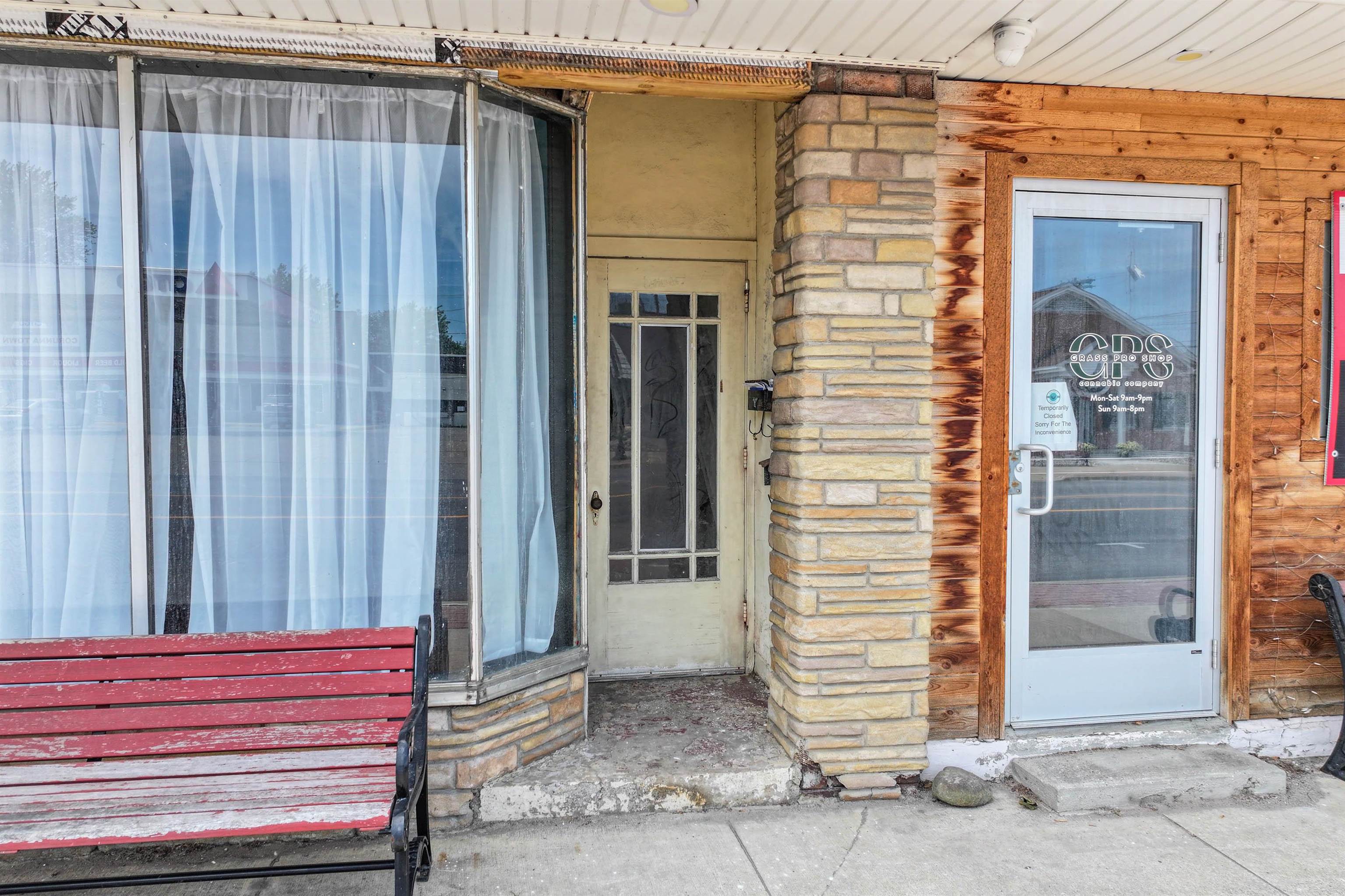 111 N Shiawassee Upper Unit Street