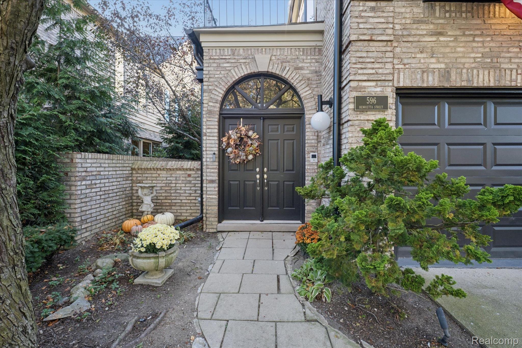 596 Henrietta Street