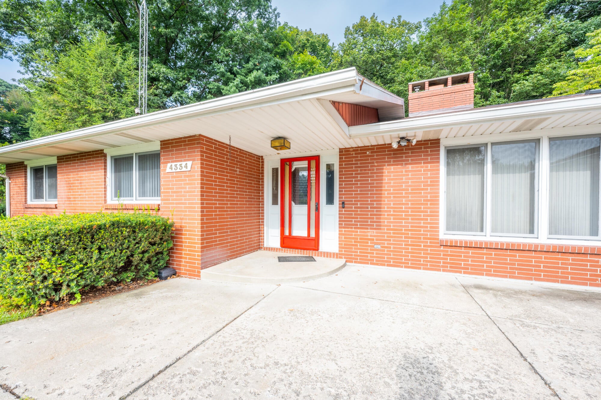 4334 Laurel Drive