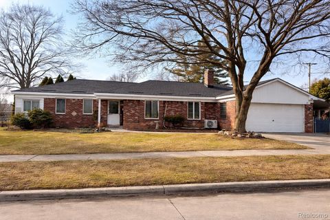 5441 Arden Avenue Warren City MI 48092
