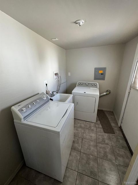 Tiny photo for 24025 CUNNINGHAM Avenue, Warren City, MI 48091 (MLS # 20251060995)