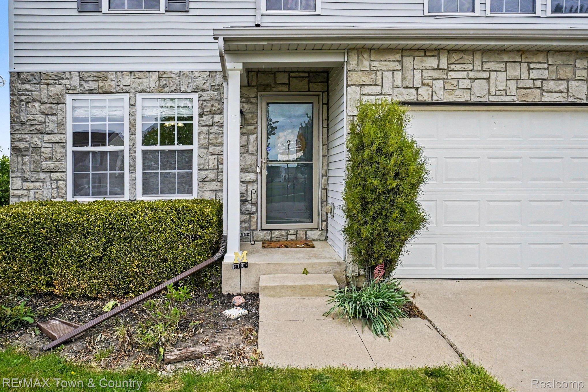 3253 Pine Run Drive