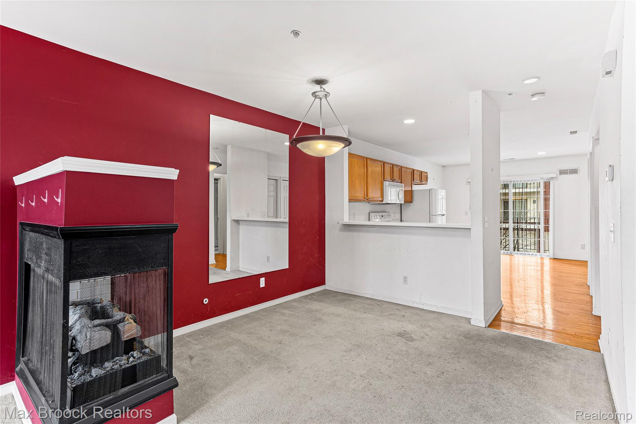 3086 CAMDEN Drive