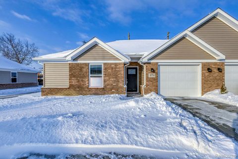 18754 14 mile road 22 Roseville City MI 48066