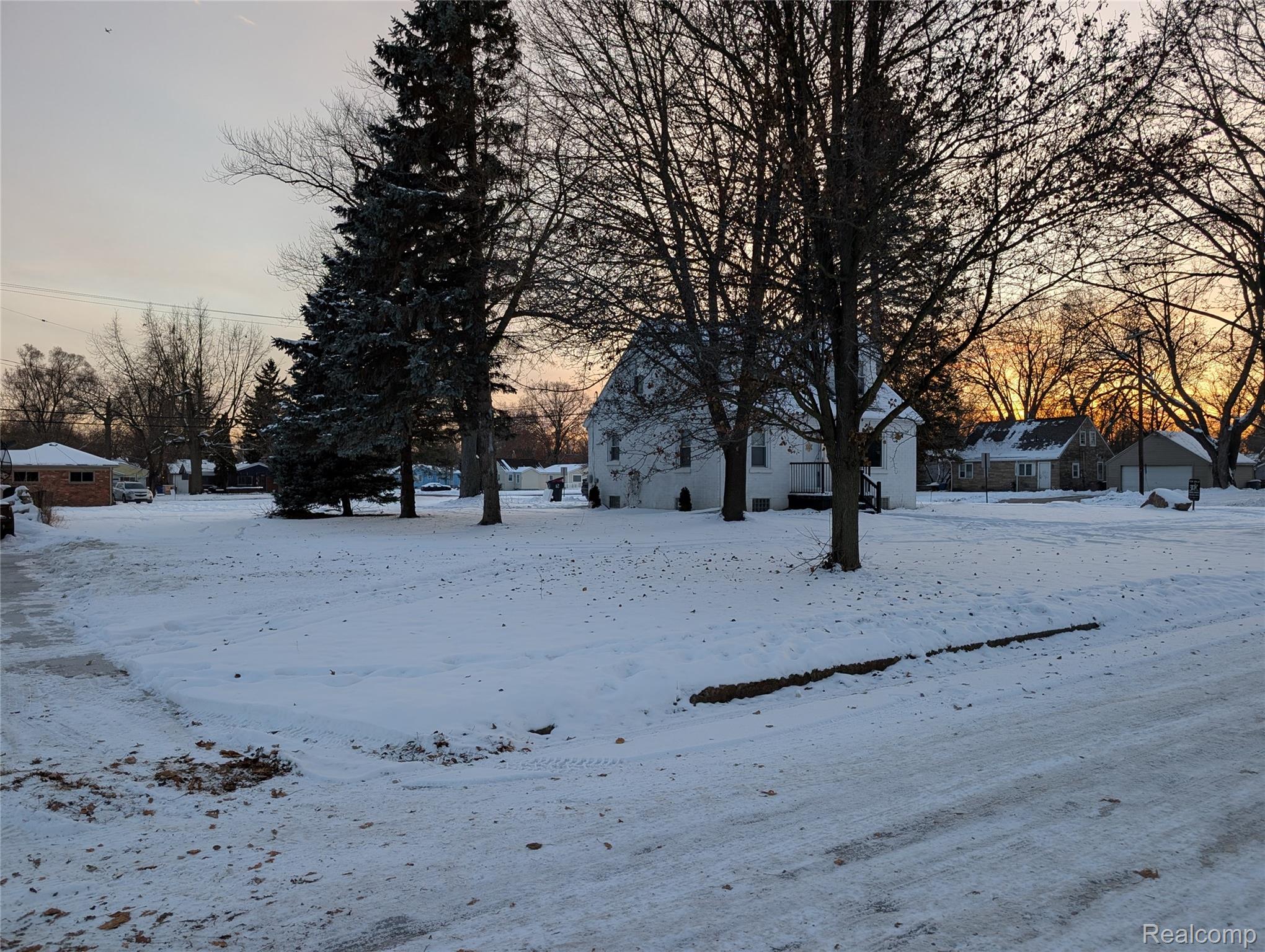 263 W Ann Arbor Avenue