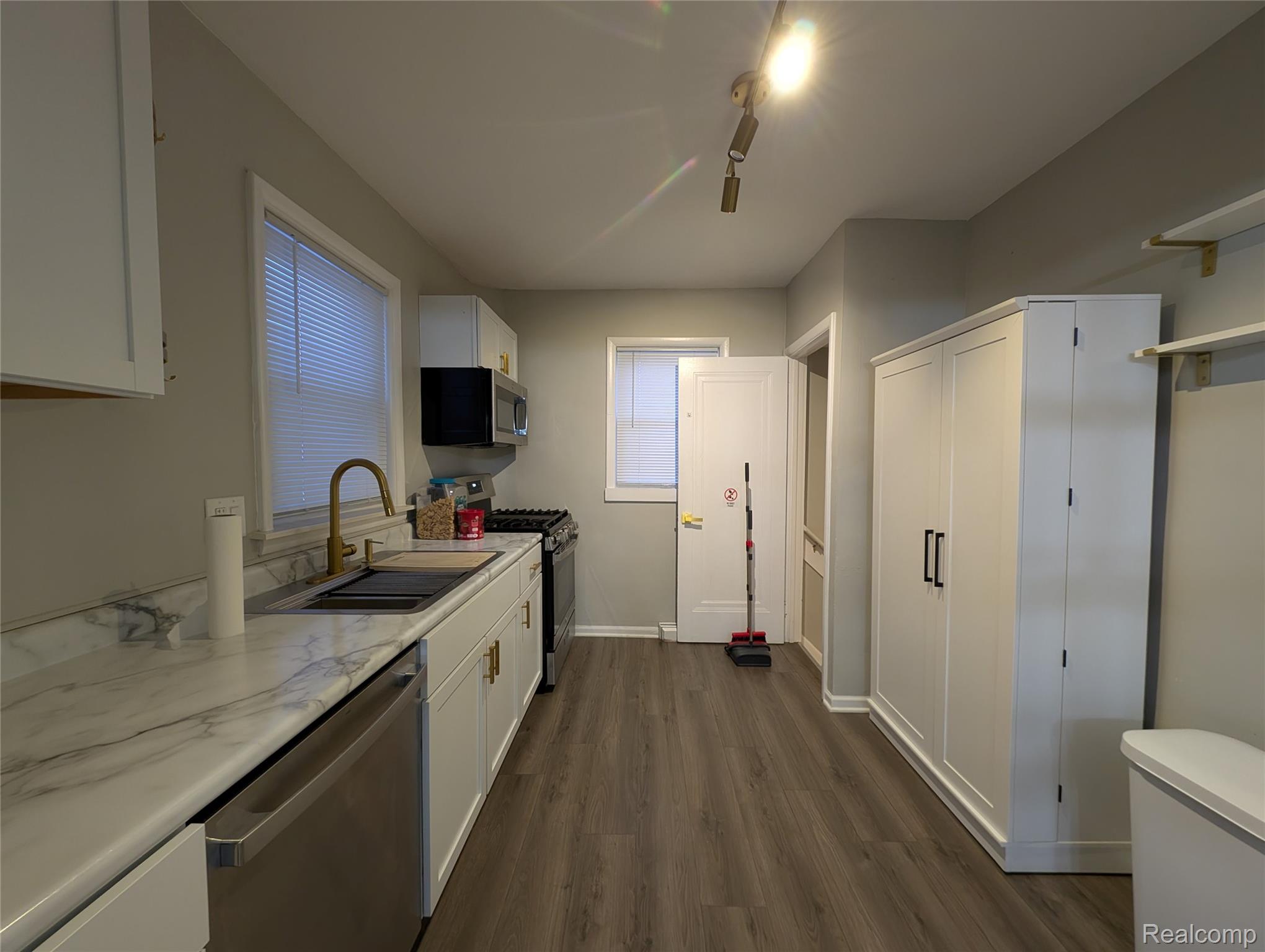 263 W Ann Arbor Avenue