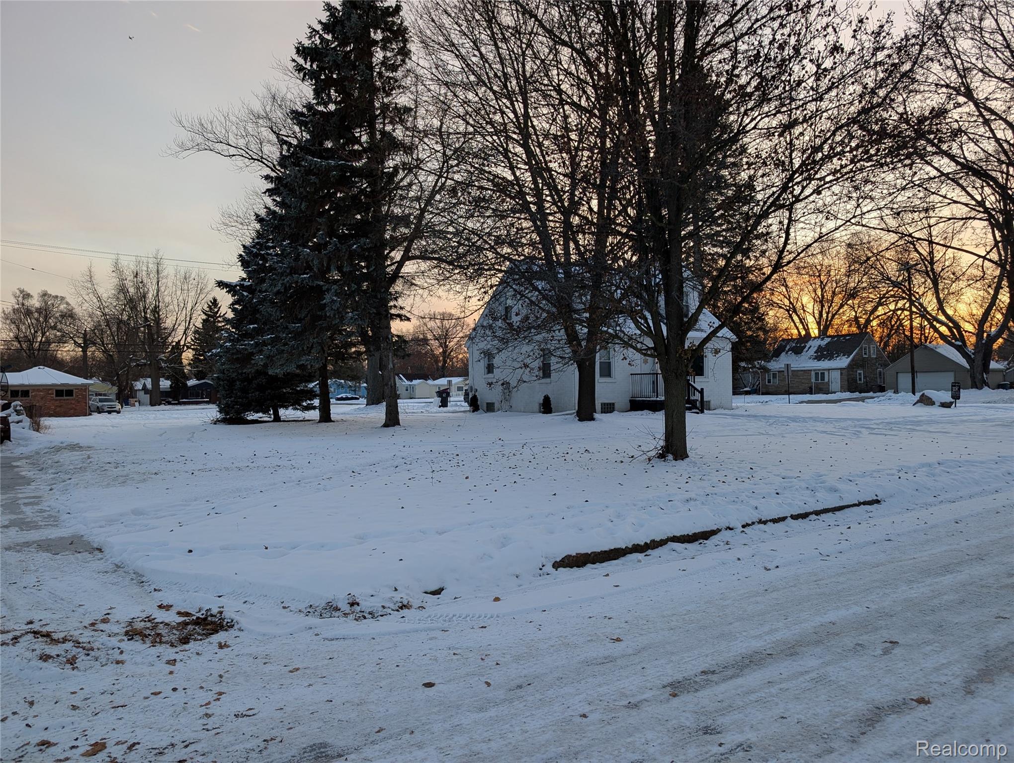 263 W Ann Arbor Avenue