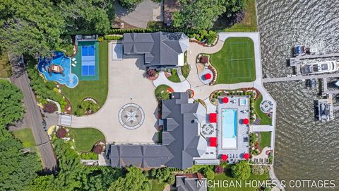 229 Norwood Avenue Park Township Ottawa MI 49424