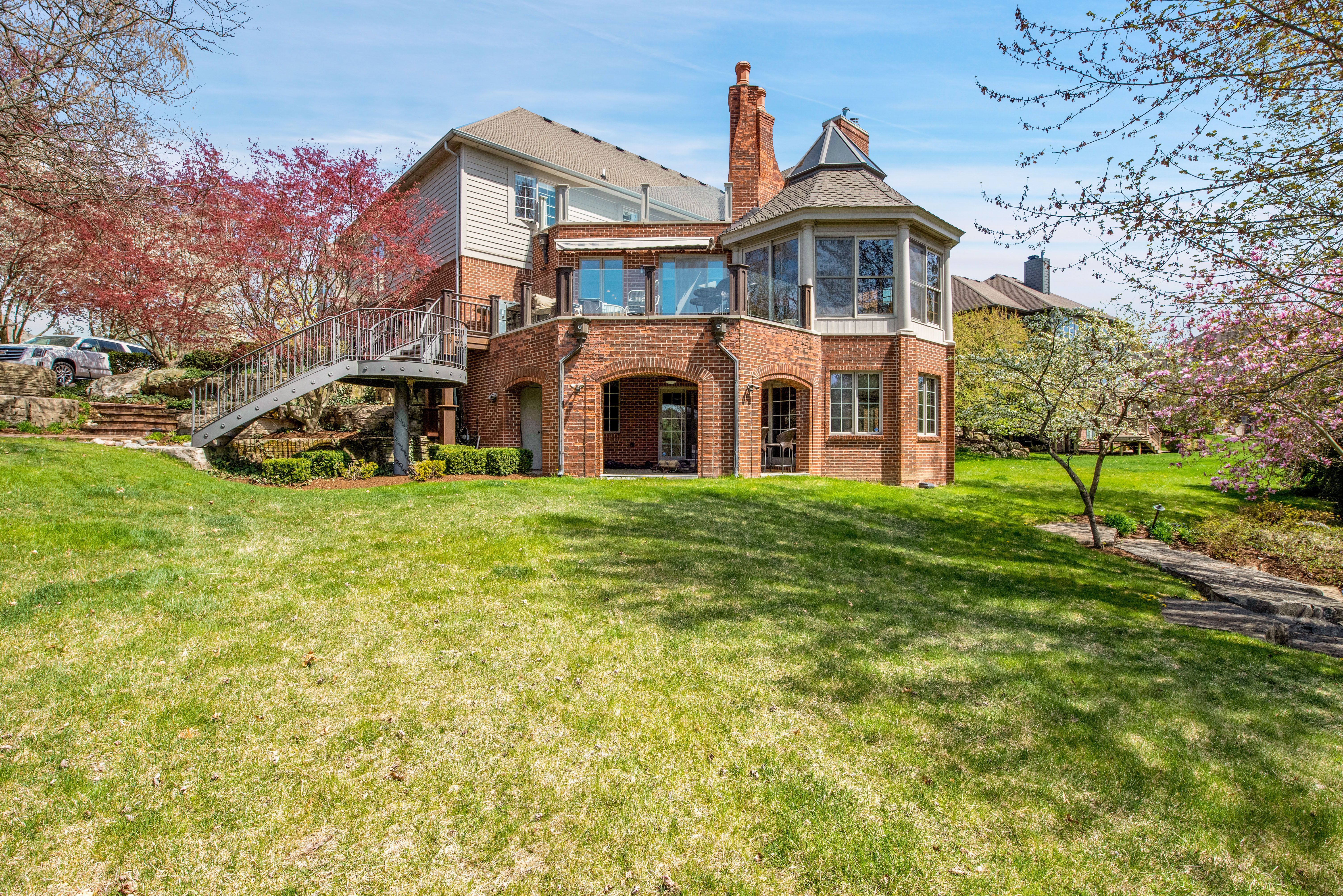 1168 AUTUMNVIEW Drive