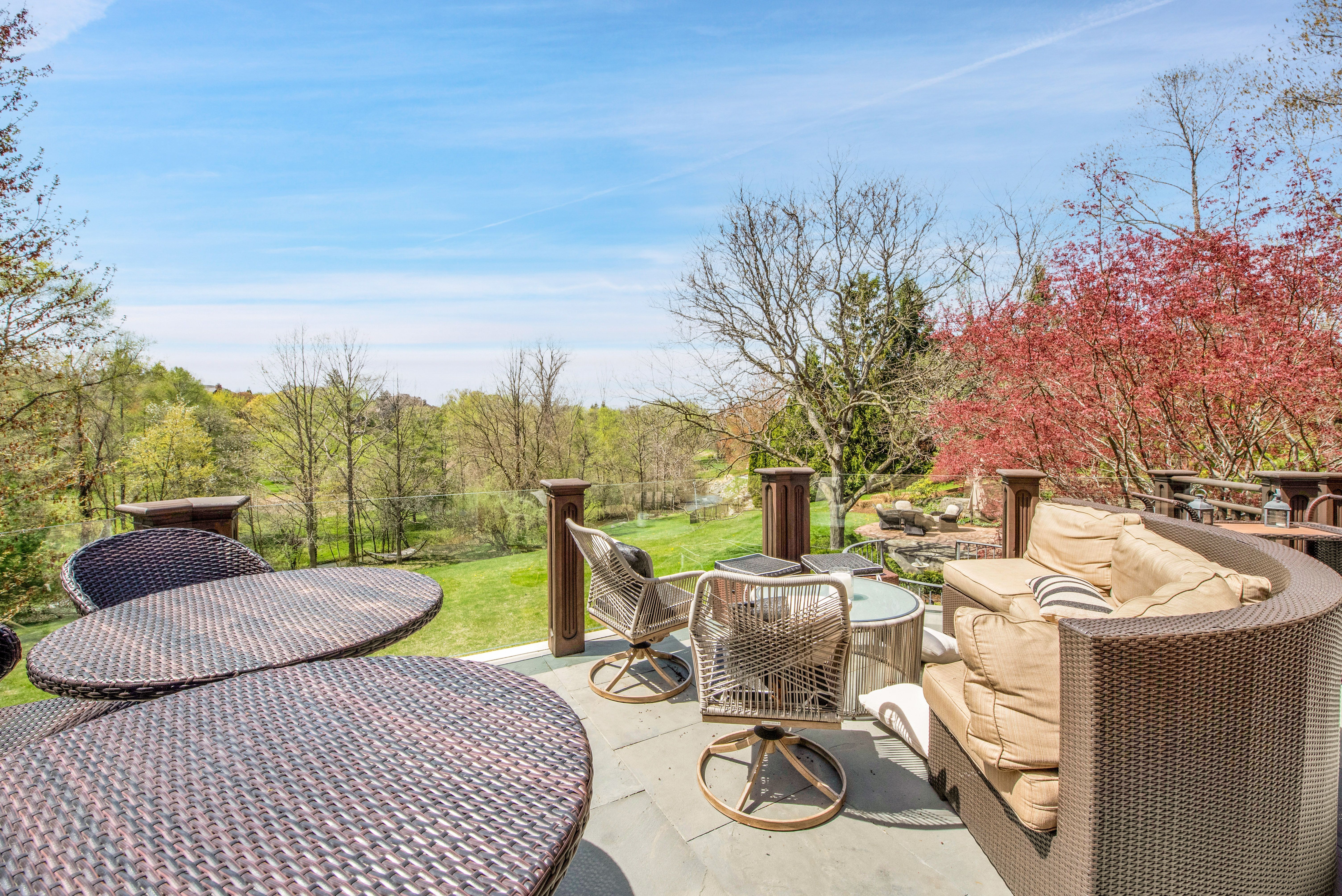1168 AUTUMNVIEW Drive