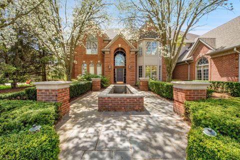 1168 AUTUMNVIEW Drive Rochester City Oakland MI 48307