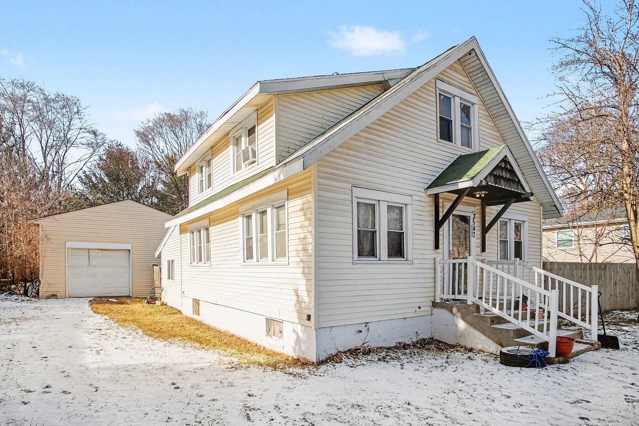 3547 Carlton Avenue NE