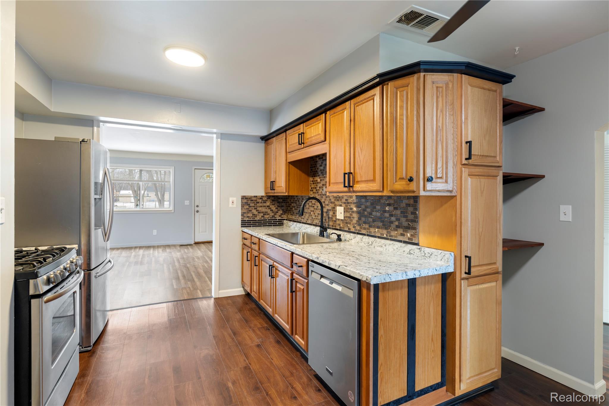 3571 Los Angeles Avenue