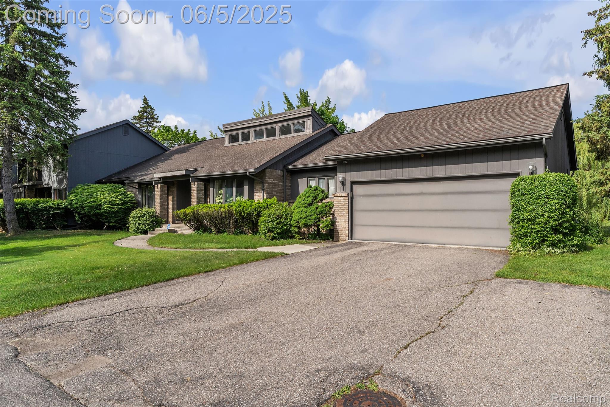 5520 RIDGEWOOD