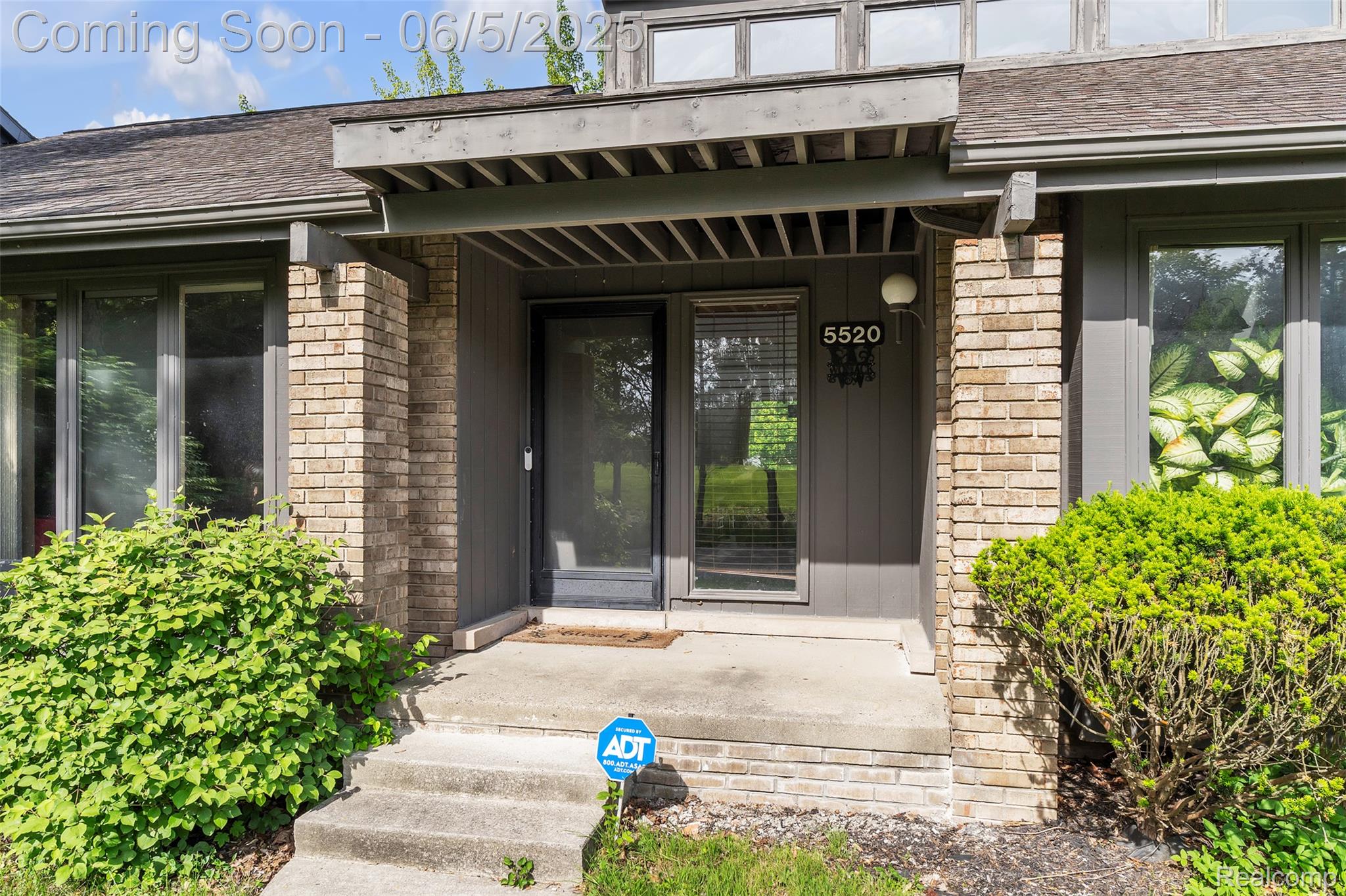 5520 RIDGEWOOD