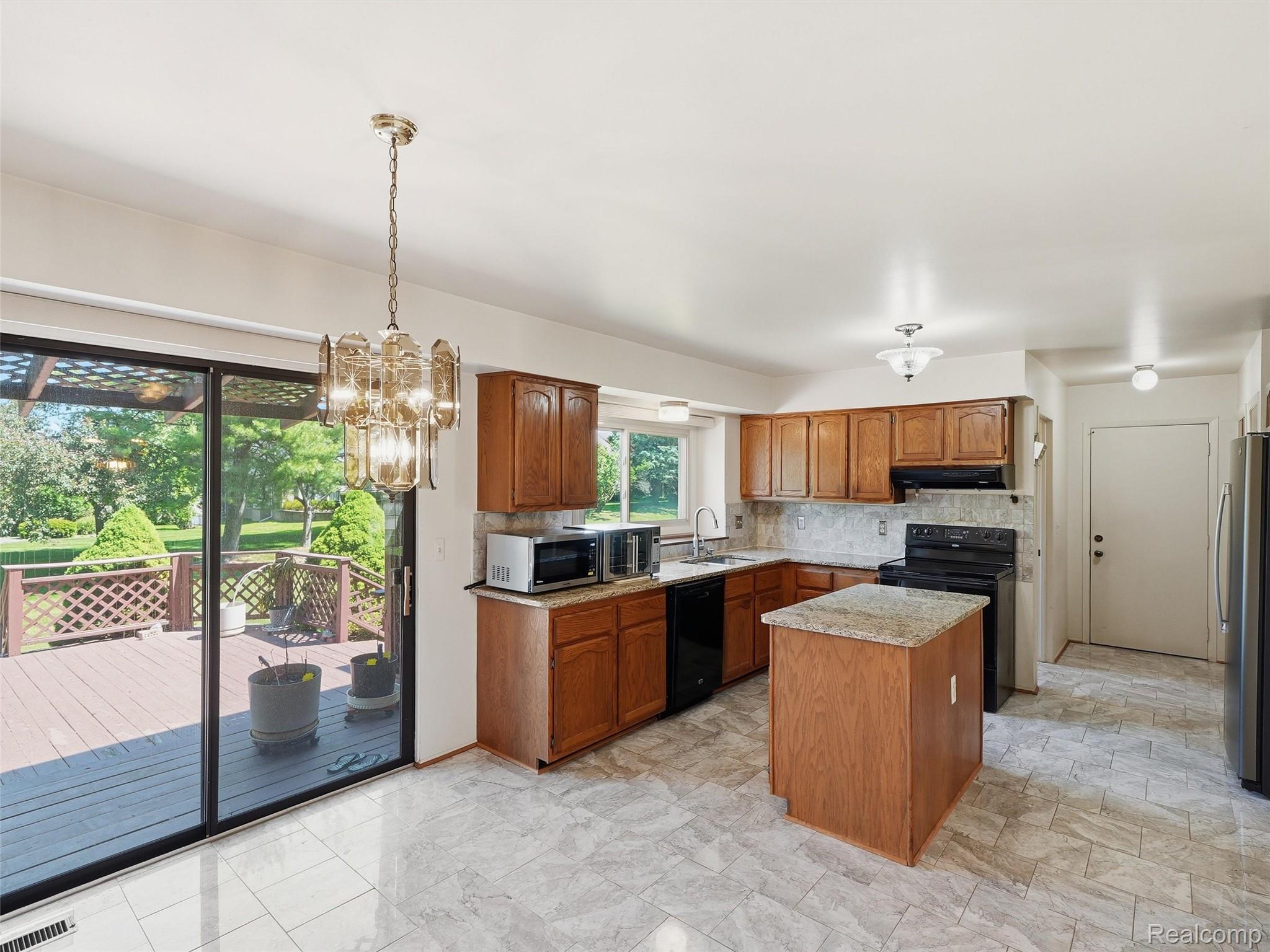 1280 Falcon Drive