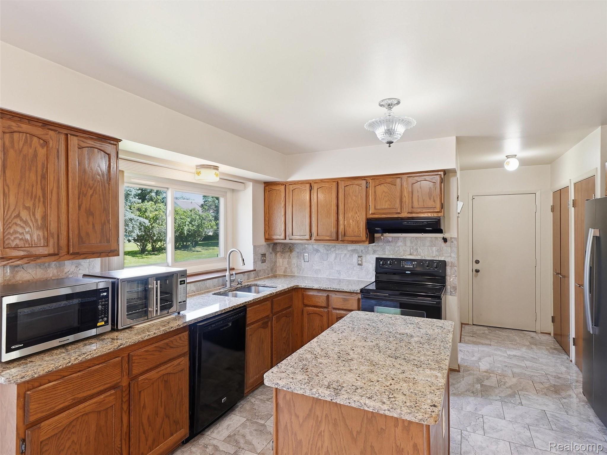 1280 Falcon Drive