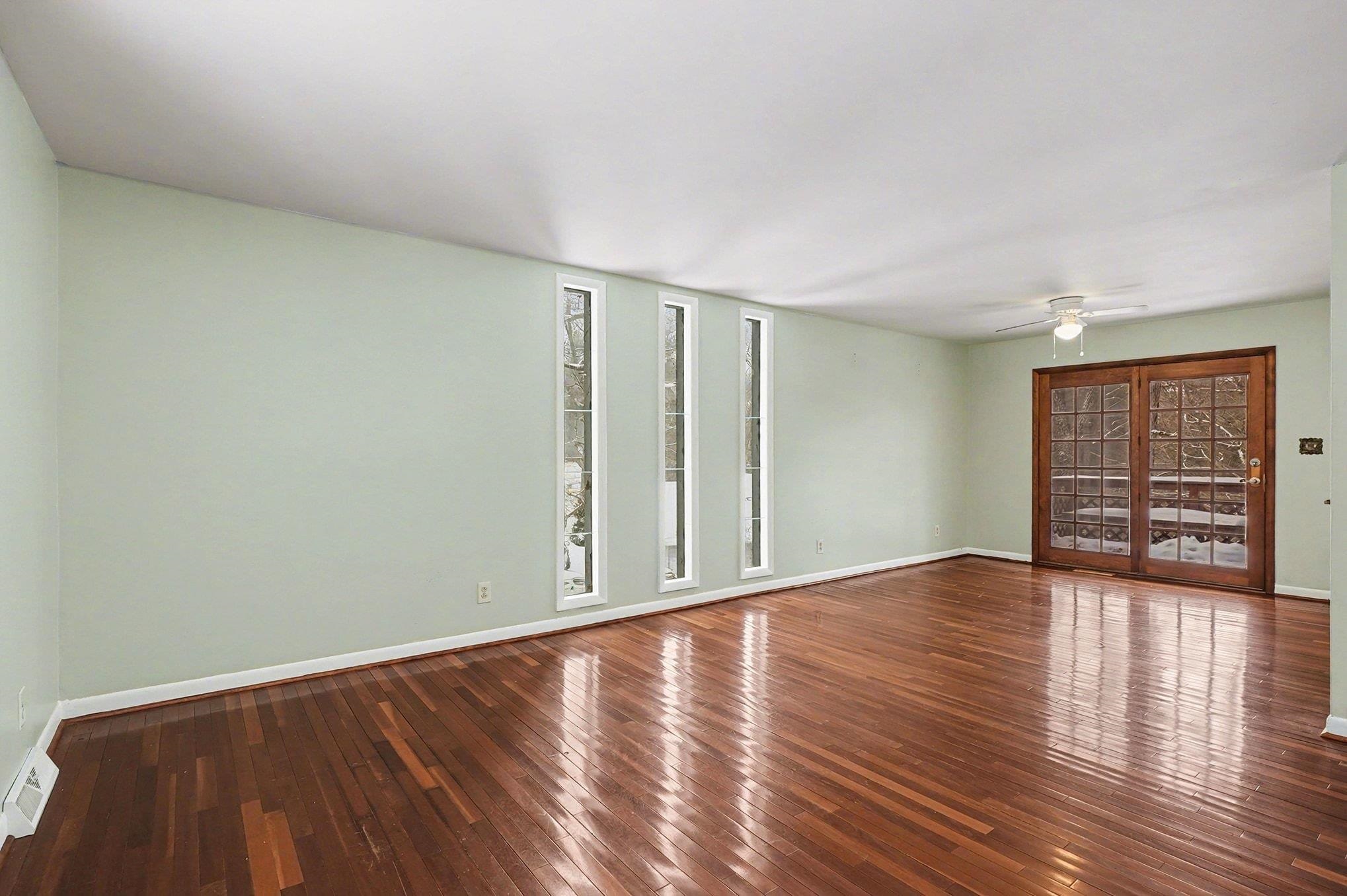 4581 Hillcrest Avenue