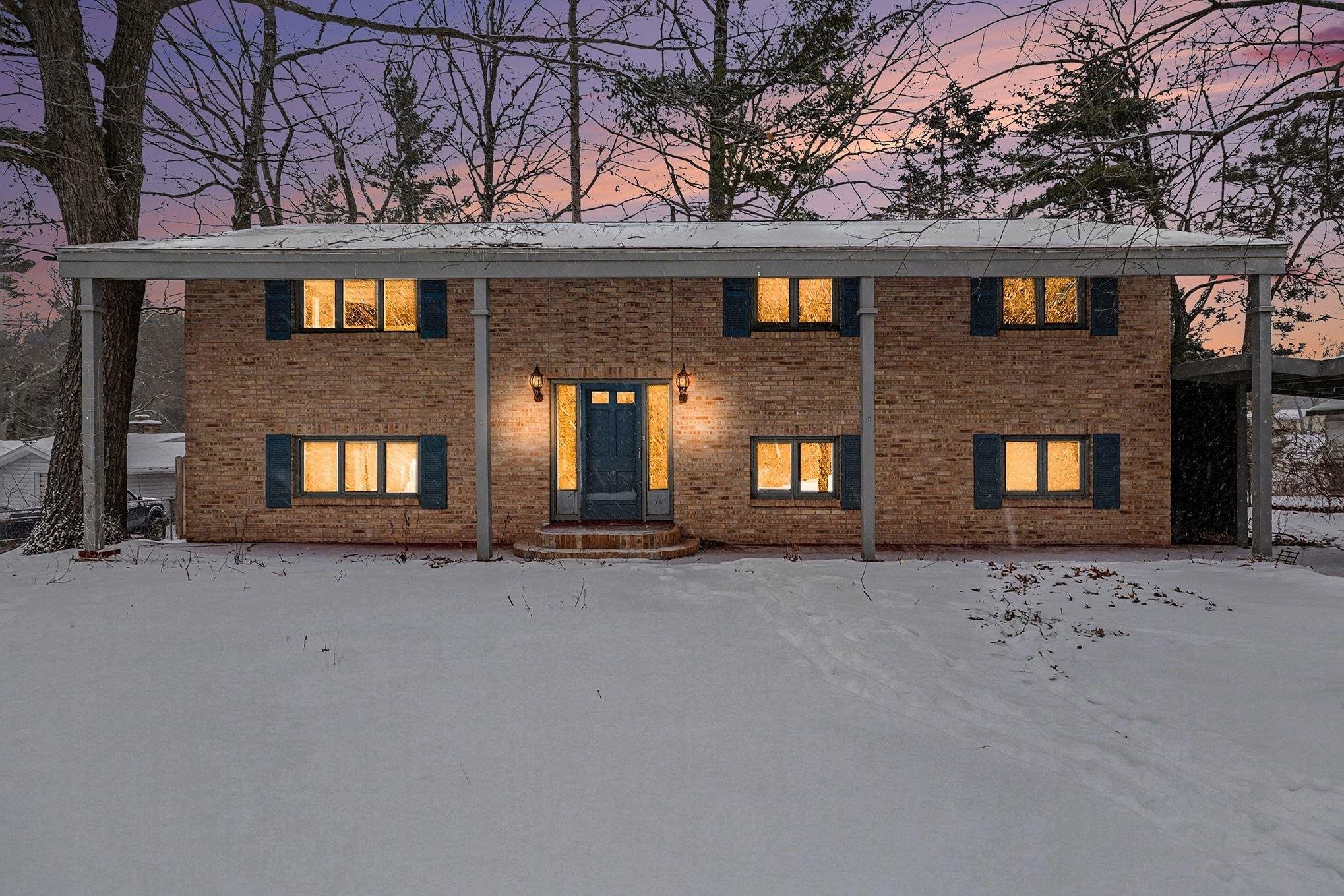 4581 Hillcrest Avenue