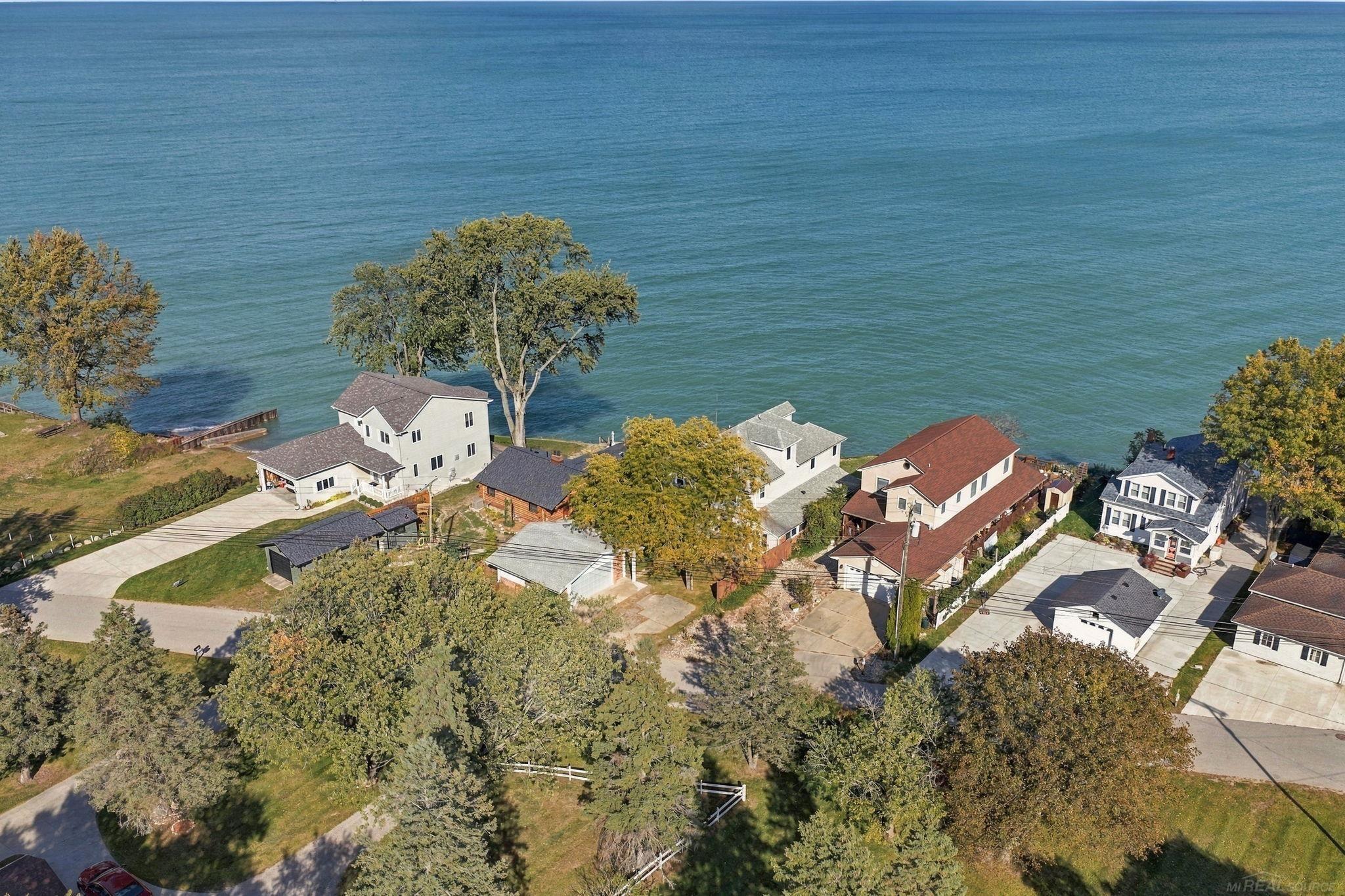 7737 Lakeview Drive