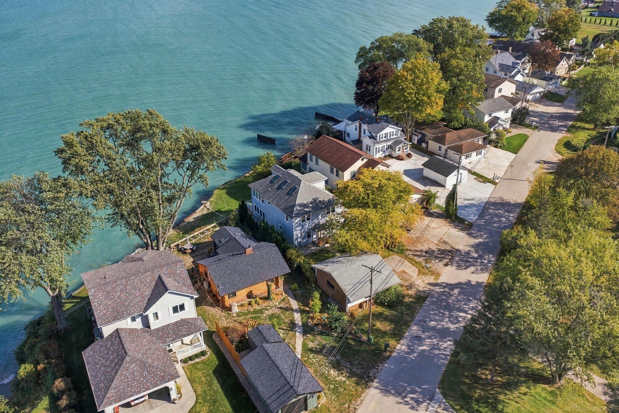 7737 Lakeview Drive