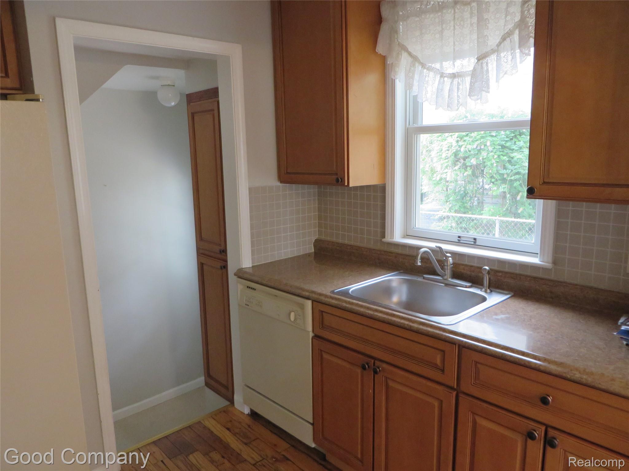 1607 N Alexander