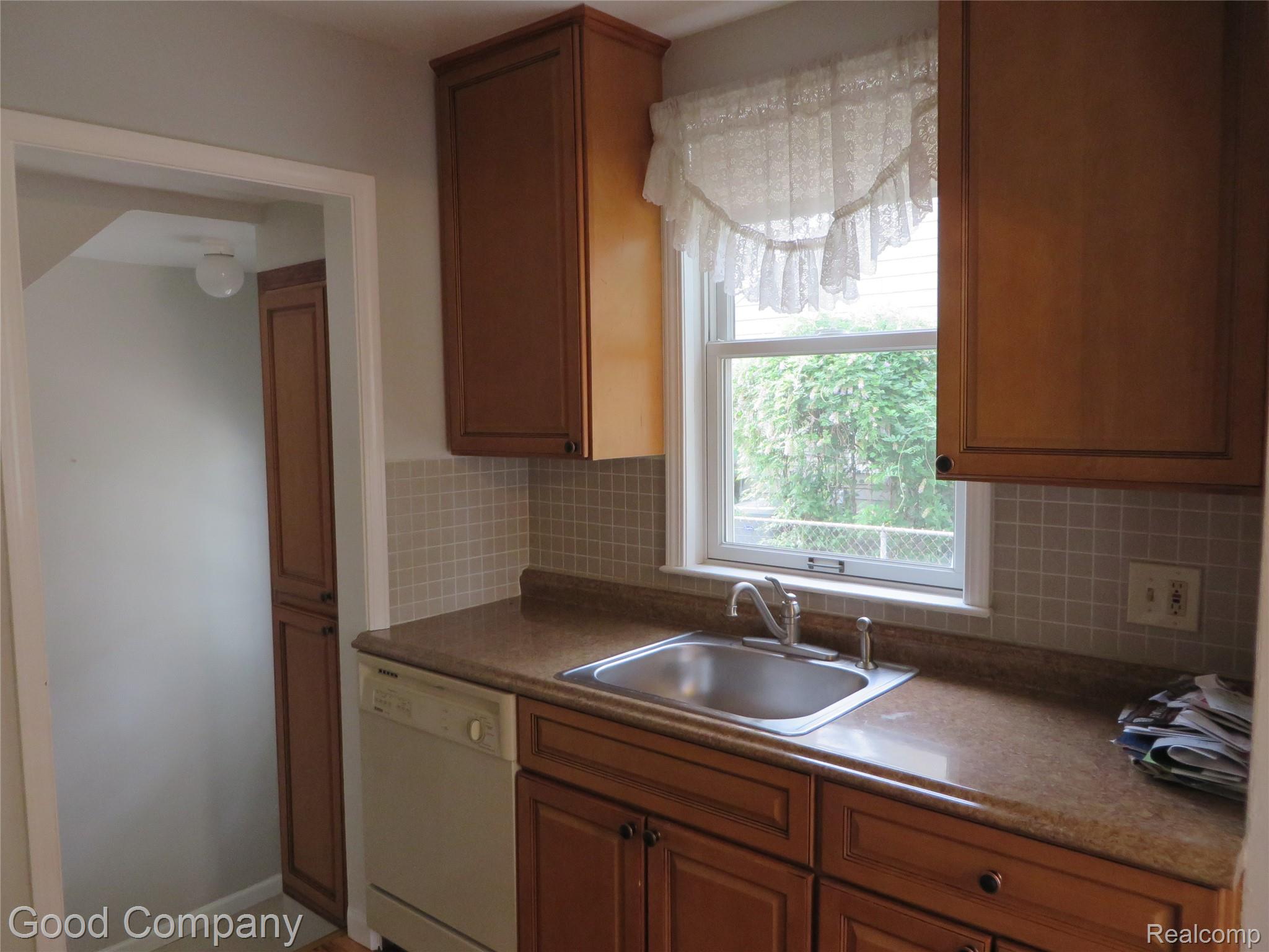 1607 N Alexander