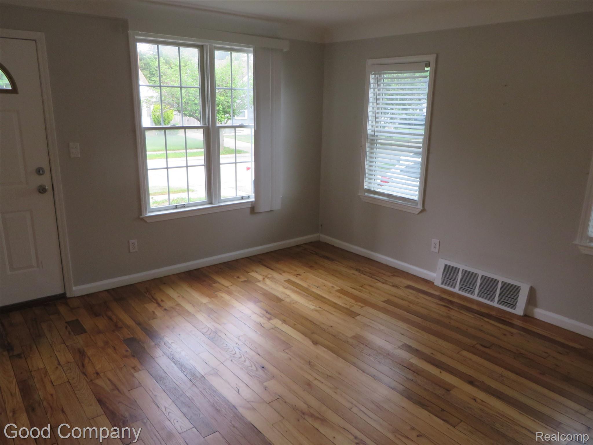 1607 N Alexander
