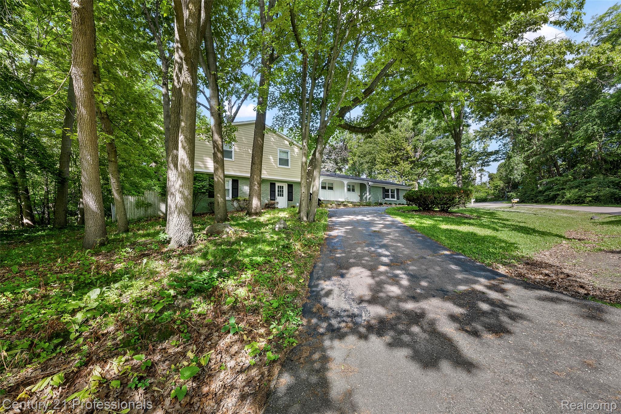 745 Hawthorne Drive