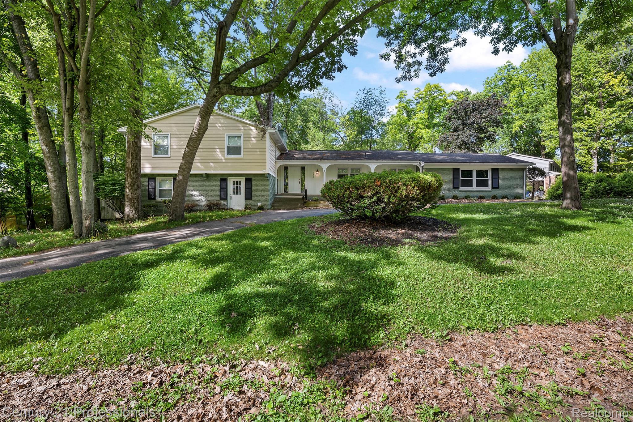 745 Hawthorne Drive