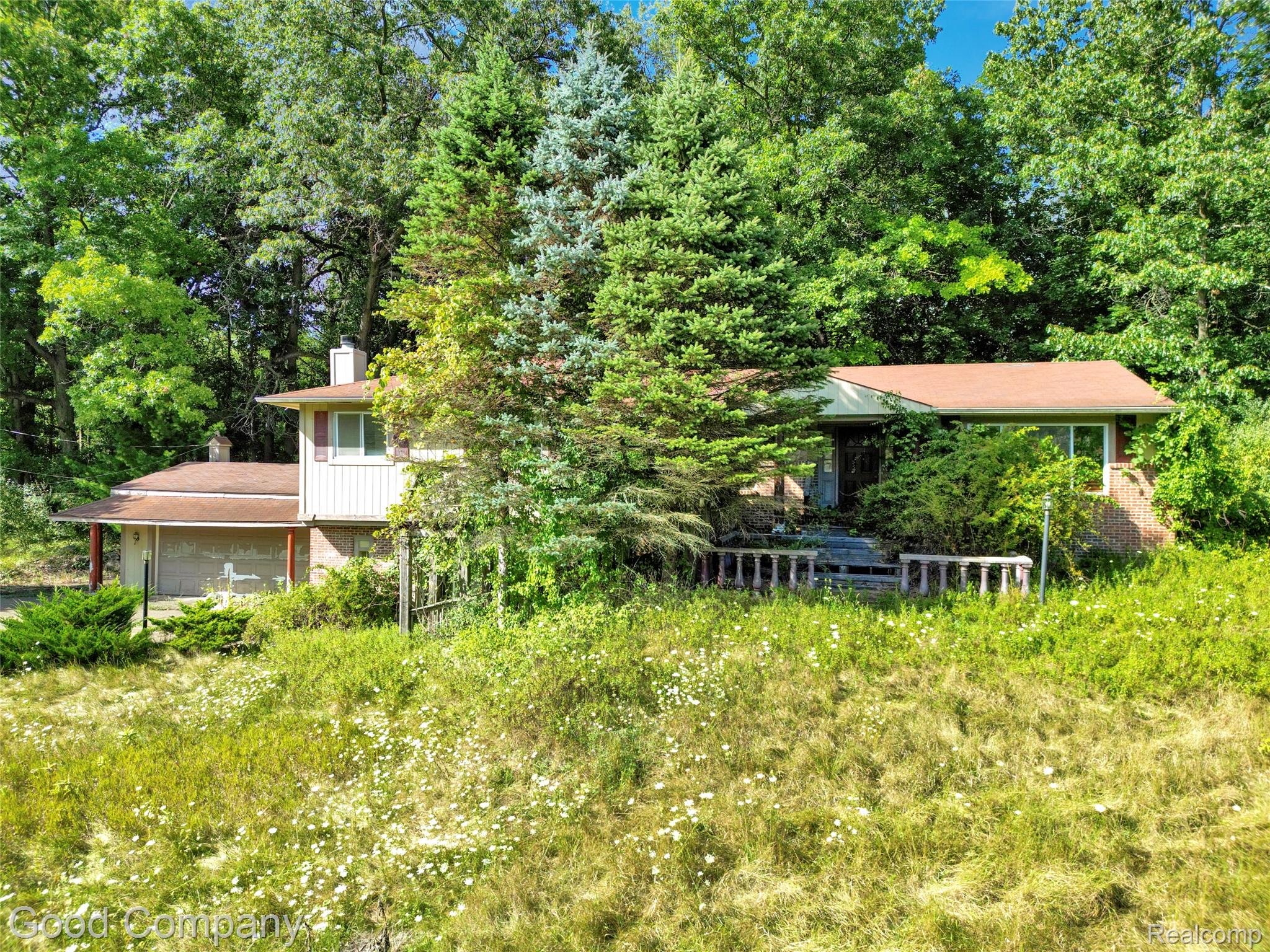 3187 Mapleridge