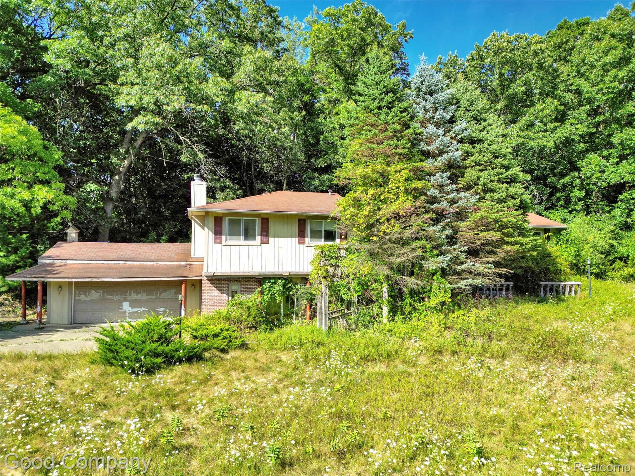 3187 Mapleridge