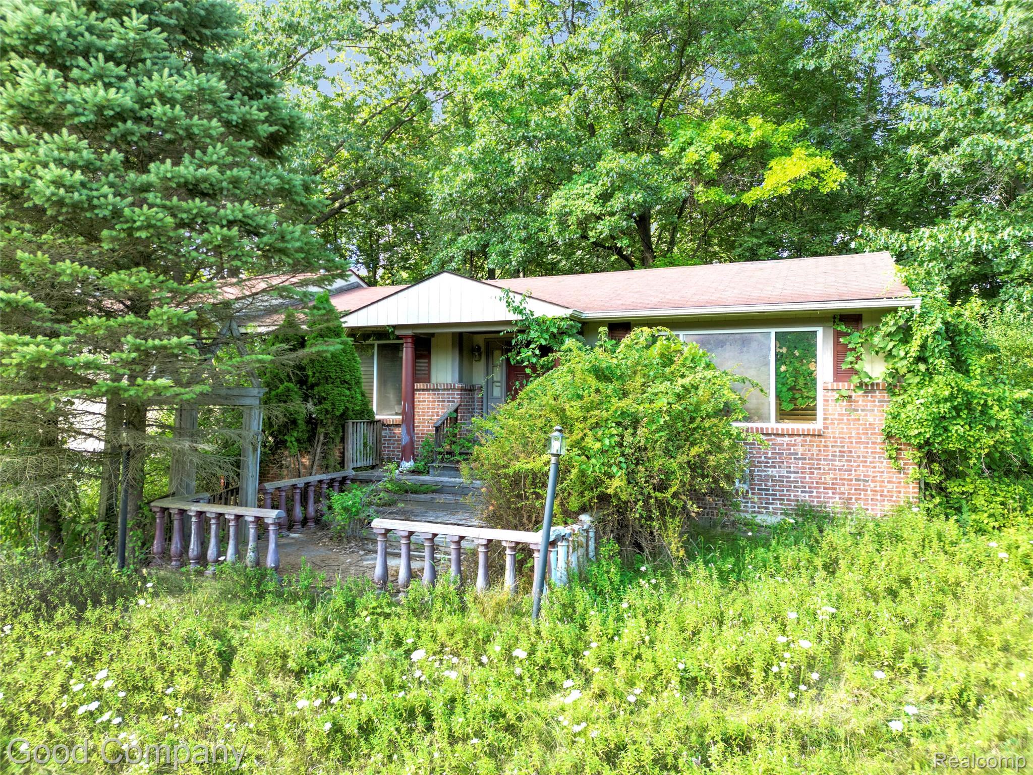 3187 Mapleridge