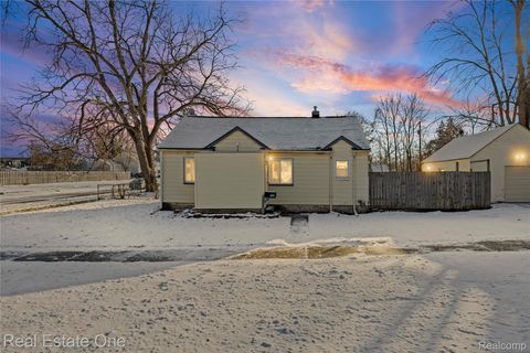 943 Premont Avenue Waterford Charter Township MI 48328