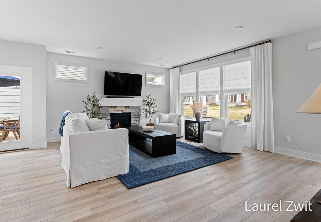 406 W Leland Drive