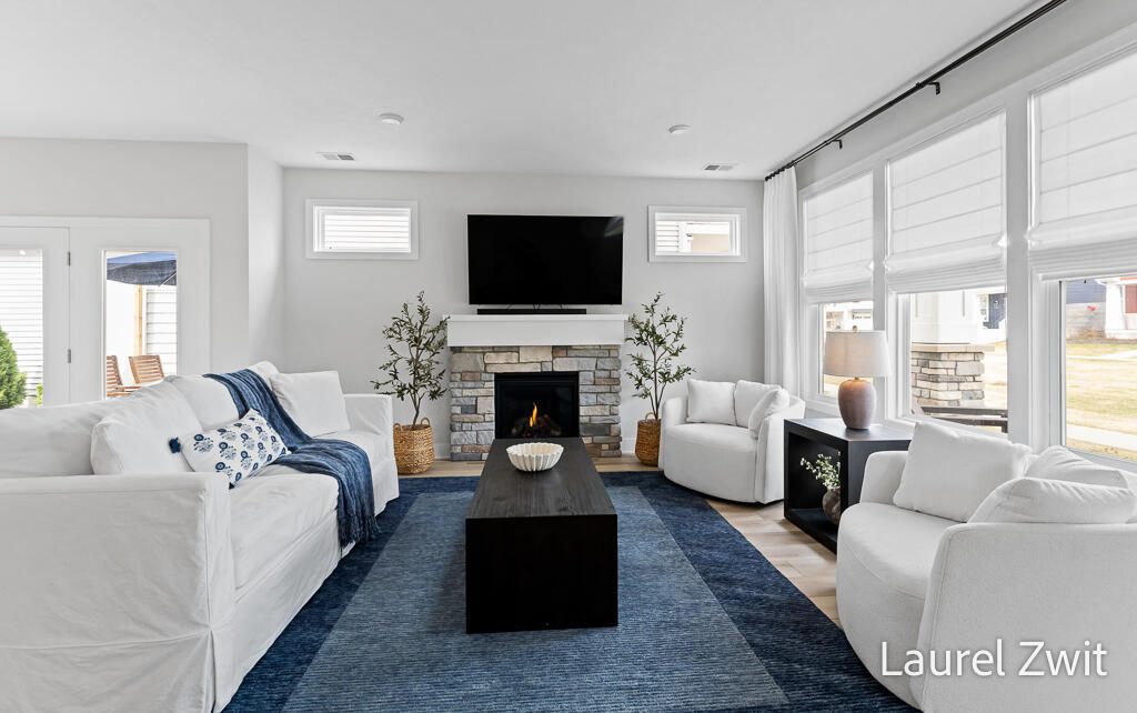 406 W Leland Drive
