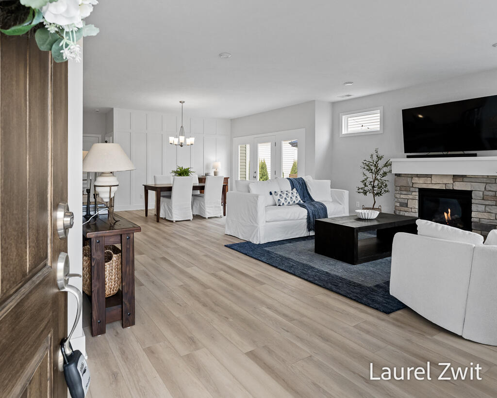 406 W Leland Drive