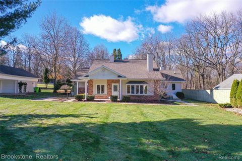 614 S East Street Fenton City MI 48430