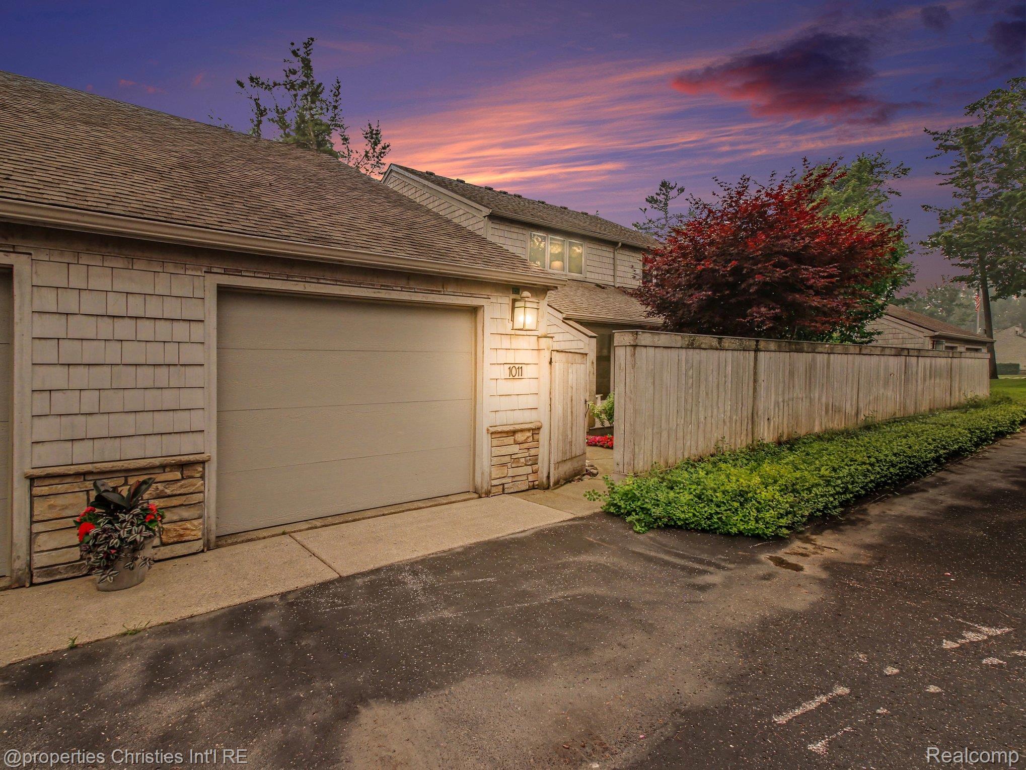 1011 Beach Drive 10