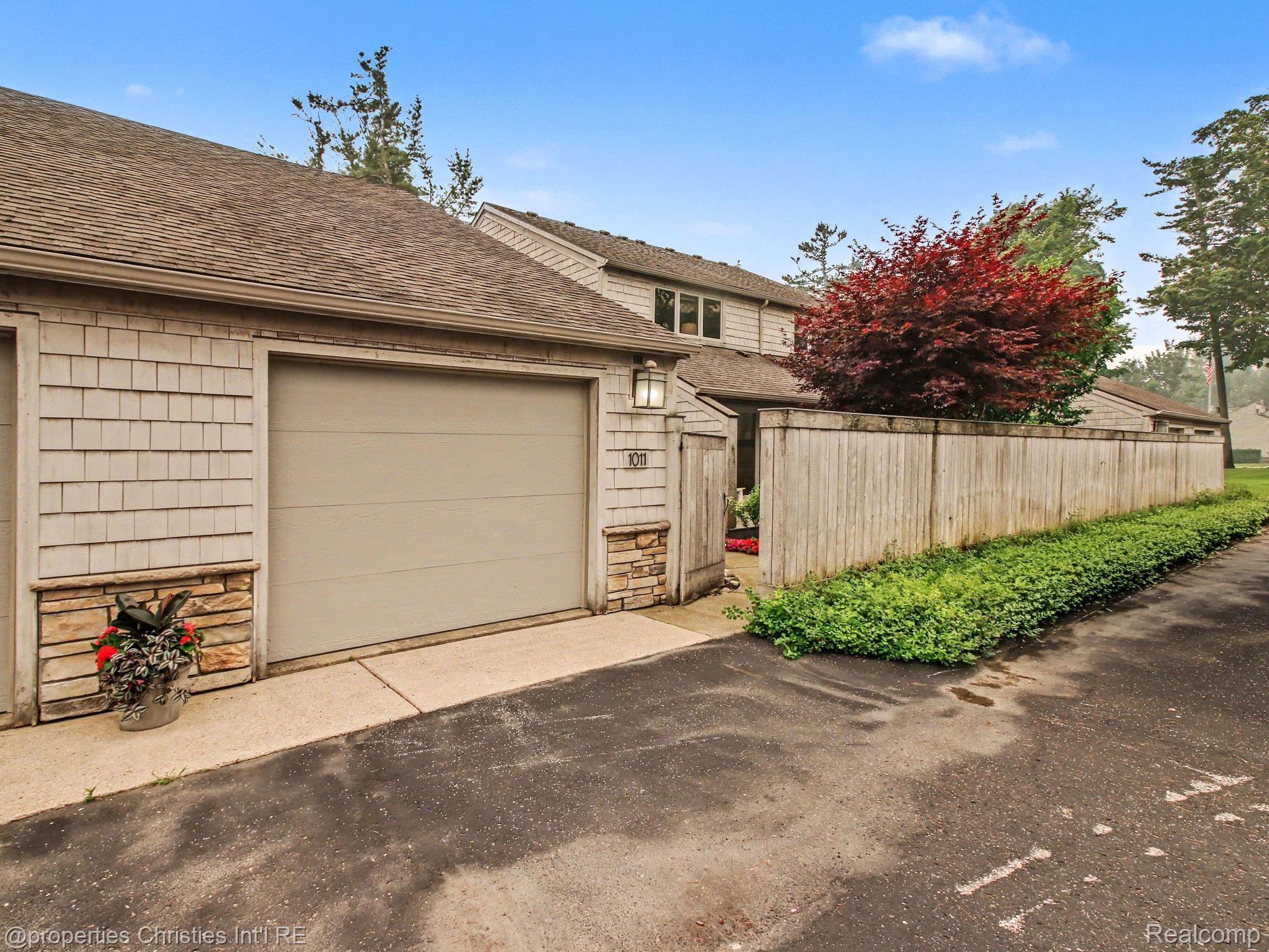 1011 Beach Drive 10