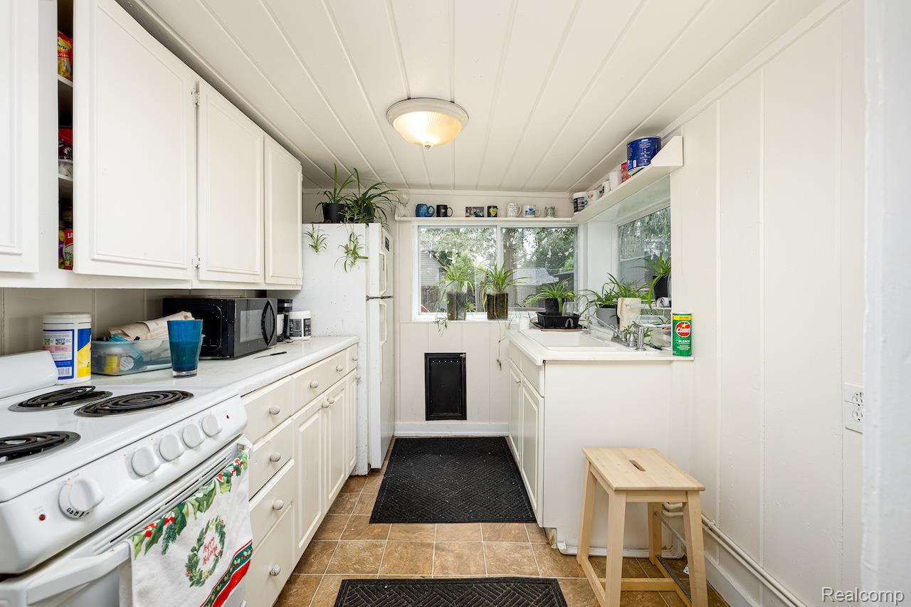 8595 Orchard