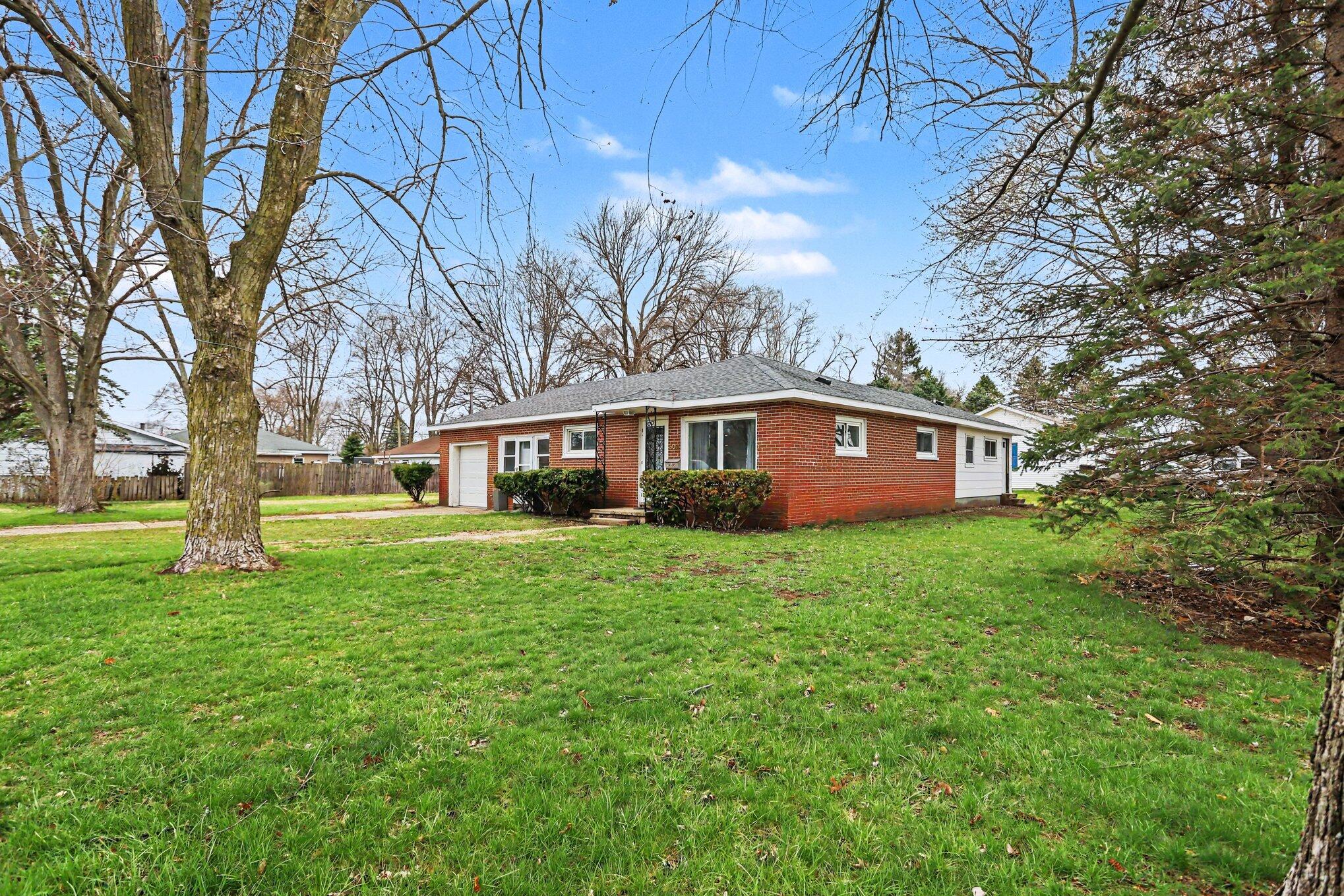 609 E Railroad Street