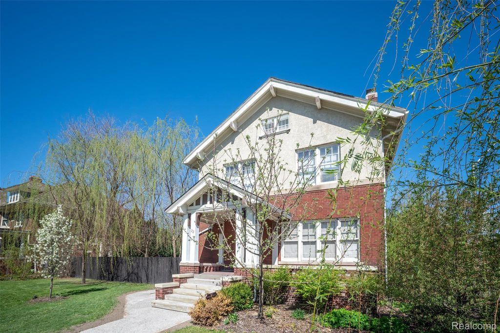 Photo of 22 Edison Street, Detroit City, MI 48202 (MLS # 20261027674)