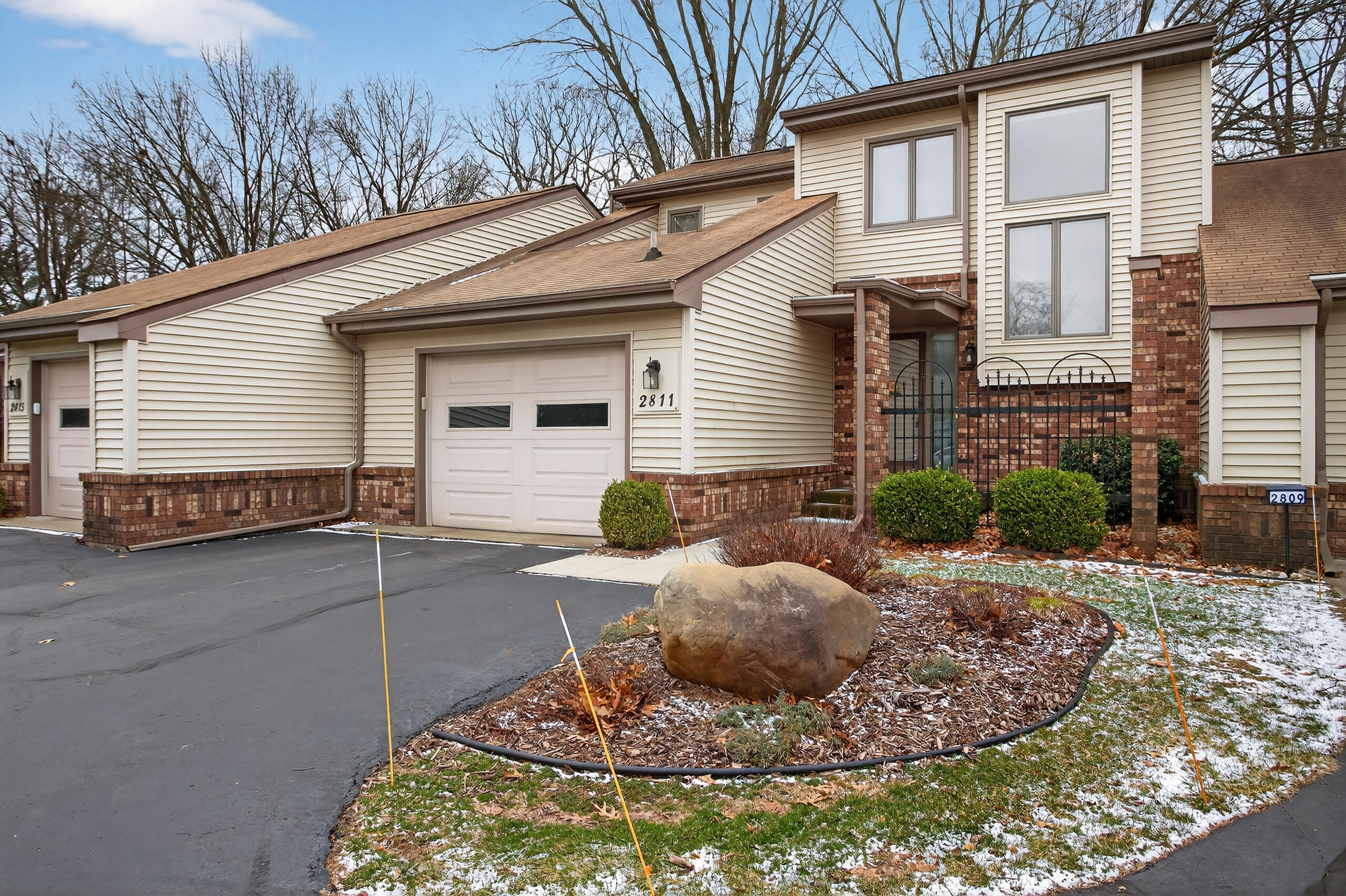 2811 S Wooddale Drive