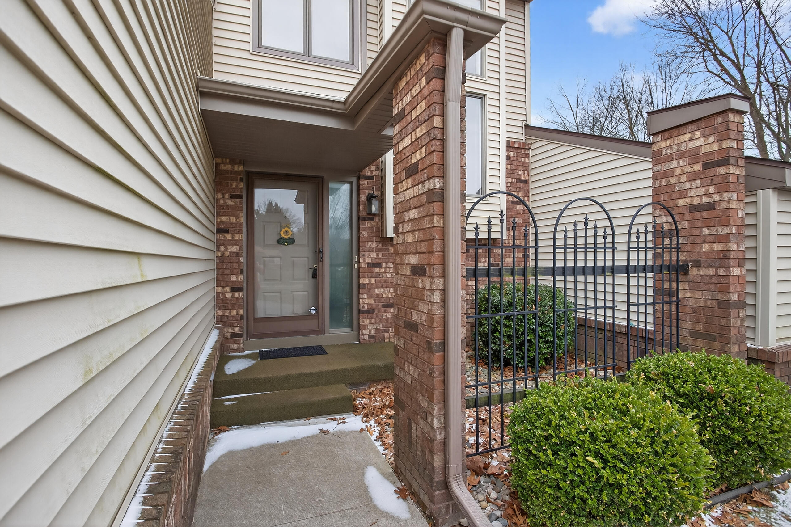 2811 S Wooddale Drive