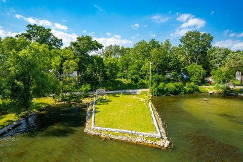 2300 JACKSON Boulevard Highland Charter Township MI 48356